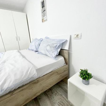 Temple 4 Apartment Bucureşti Ngoại thất bức ảnh