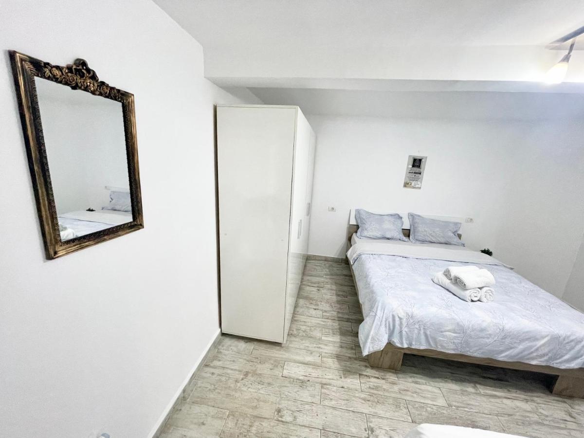 Temple 4 Apartment Bucureşti Ngoại thất bức ảnh