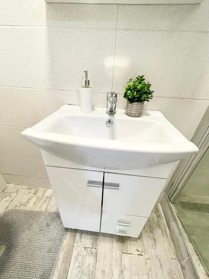 Temple 4 Apartment Bucureşti Ngoại thất bức ảnh