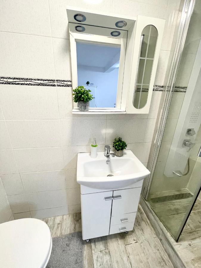Temple 4 Apartment Bucureşti Ngoại thất bức ảnh