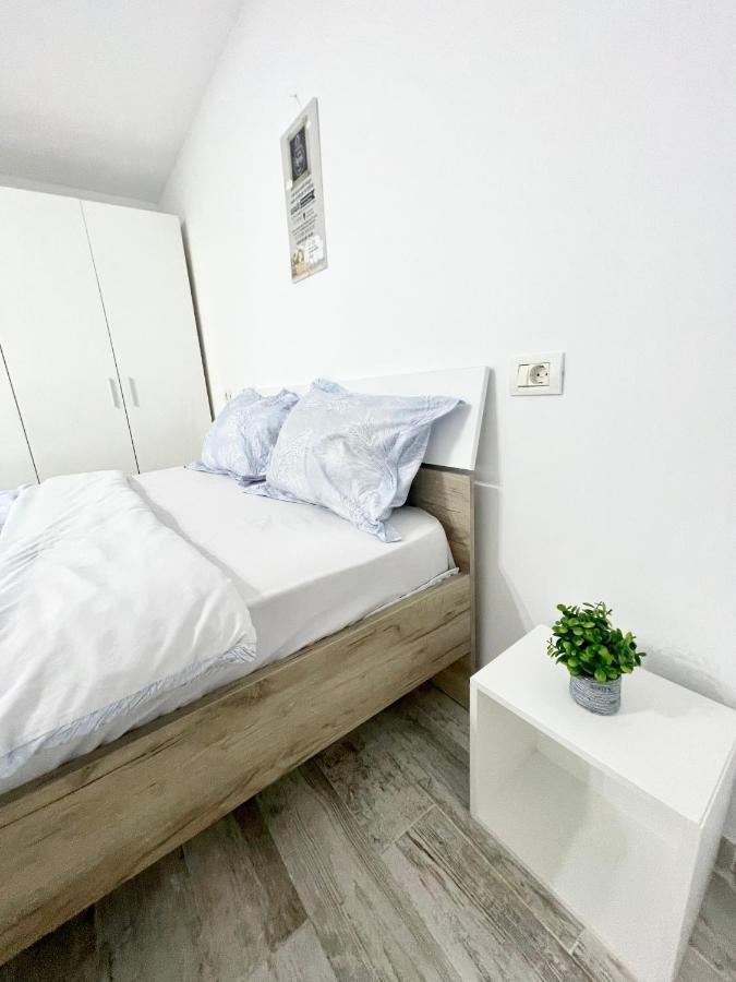 Temple 4 Apartment Bucureşti Ngoại thất bức ảnh
