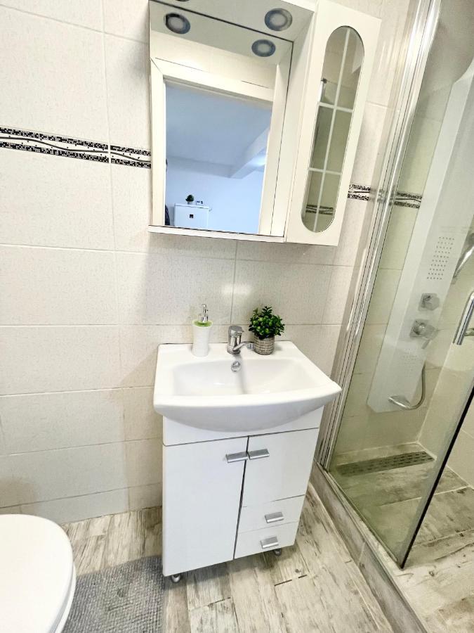 Temple 4 Apartment Bucureşti Ngoại thất bức ảnh
