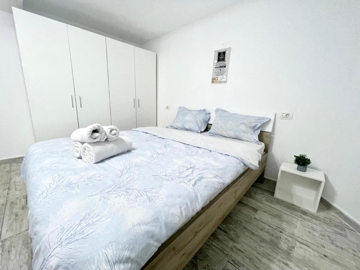 Temple 4 Apartment Bucureşti Ngoại thất bức ảnh