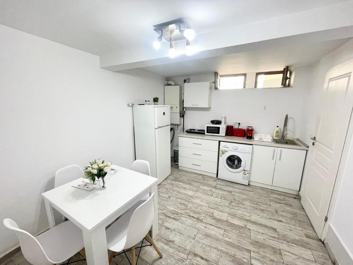 Temple 4 Apartment Bucureşti Ngoại thất bức ảnh