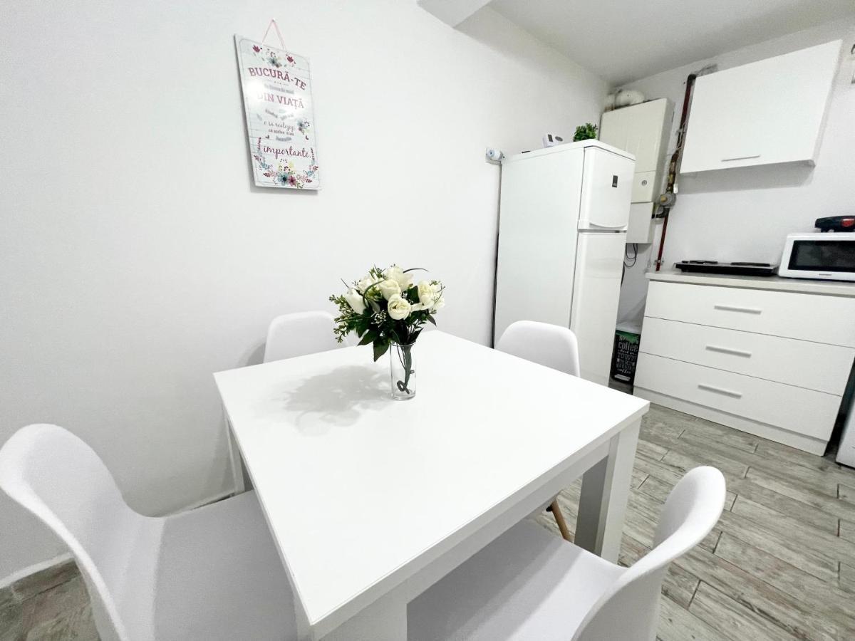 Temple 4 Apartment Bucureşti Ngoại thất bức ảnh
