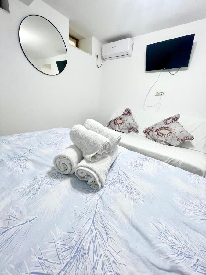Temple 4 Apartment Bucureşti Ngoại thất bức ảnh
