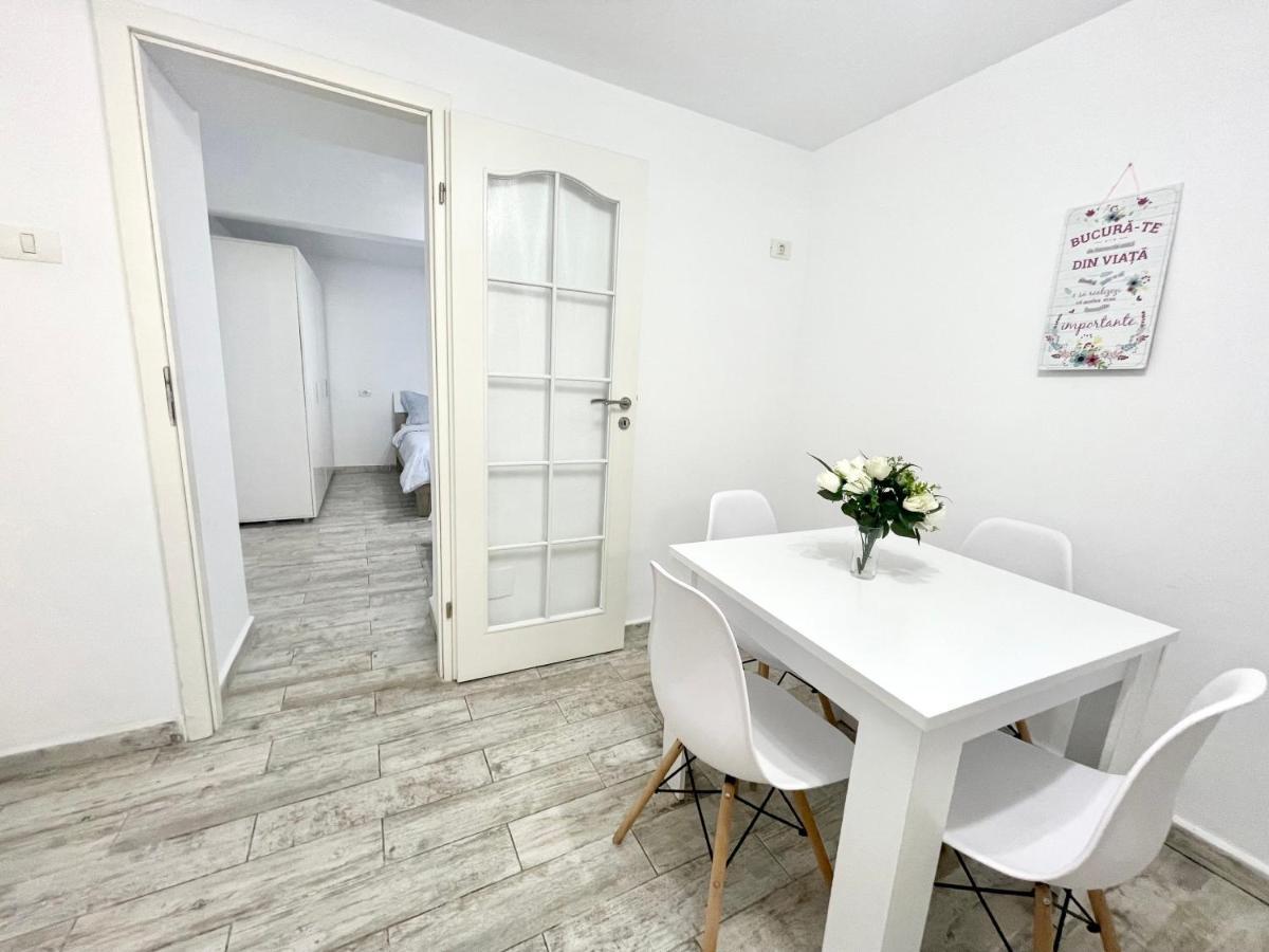Temple 4 Apartment Bucureşti Ngoại thất bức ảnh